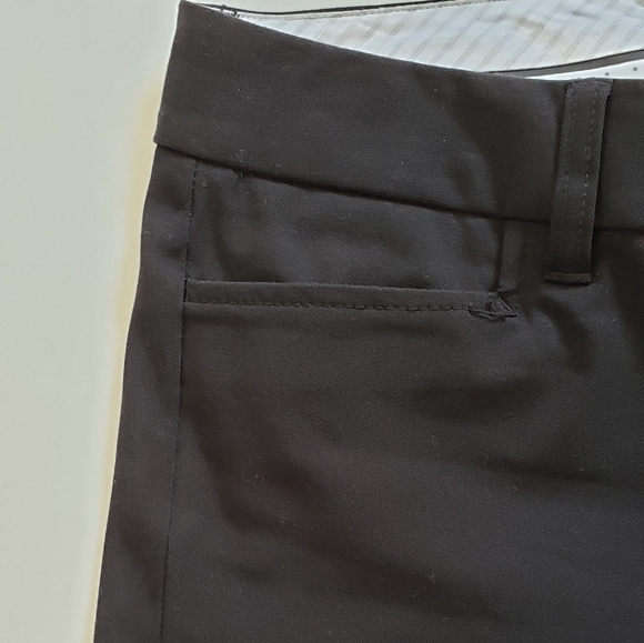 GAP Bermuda Stretch Shorts - Picture 9 of 11